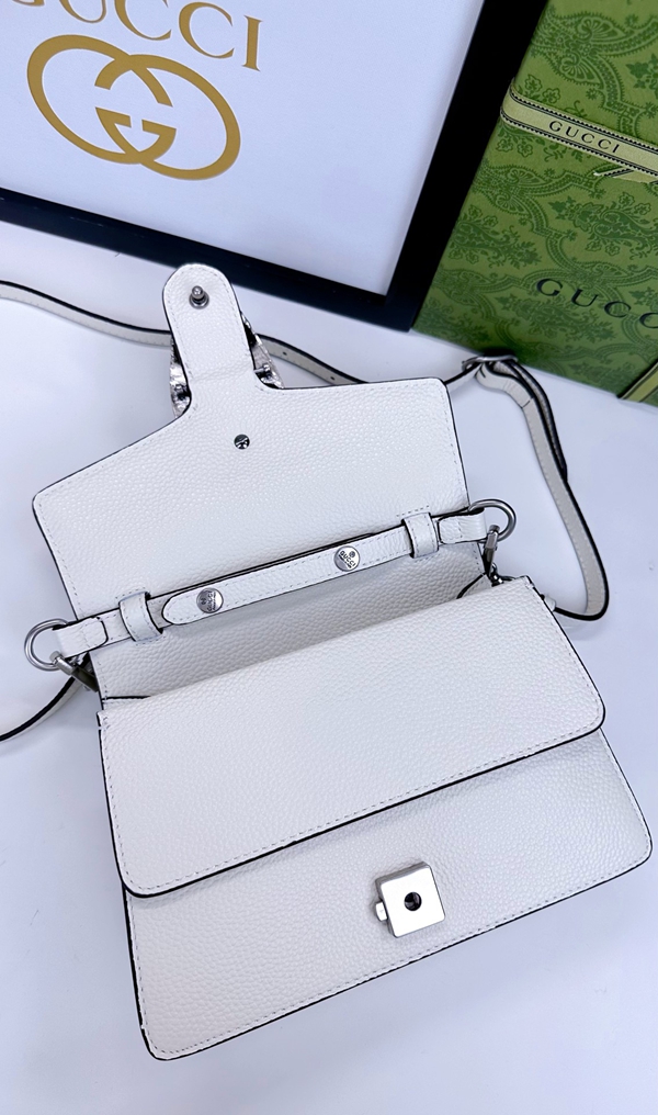 激安グッチバッグコピー着用イメージ